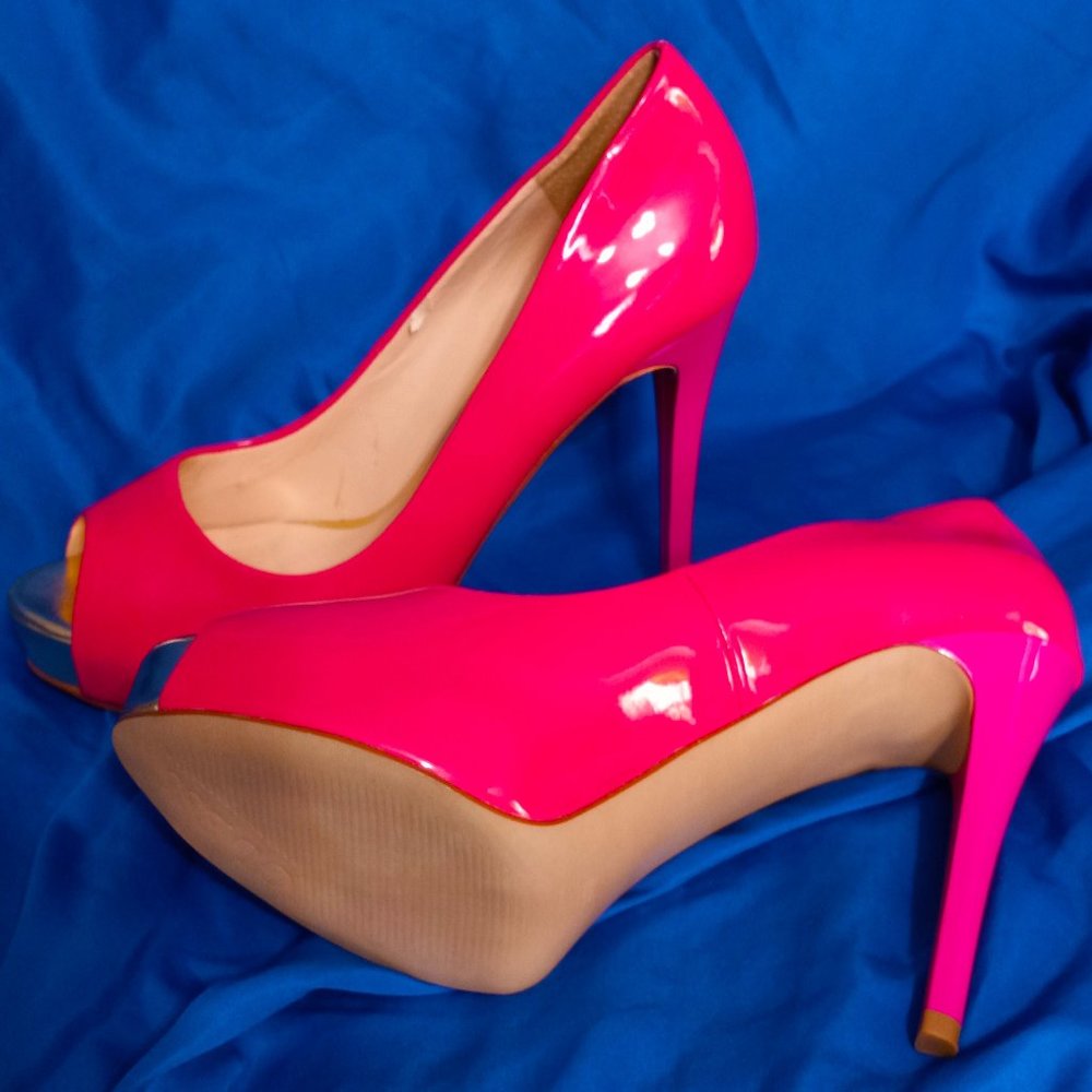 Pink Guess Pumps
